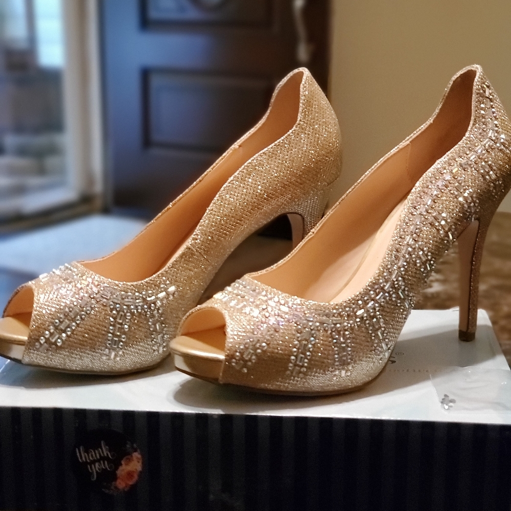 Beautiful nude heels.